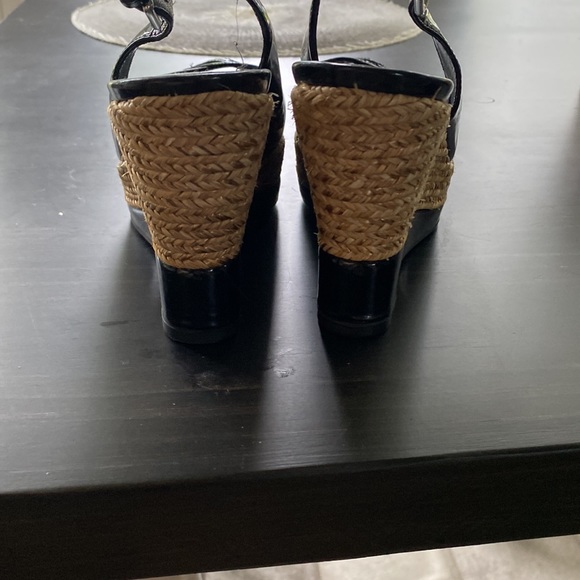 Stuart Weitzman - Picture 4 of 5